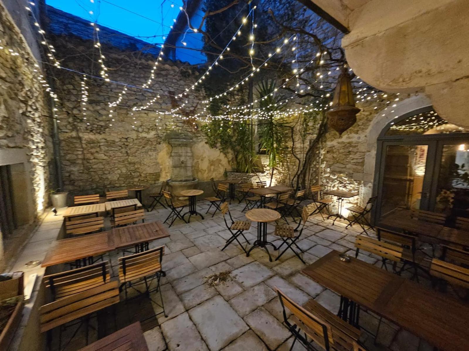 Hotel Le Patio Grignan Exterior foto